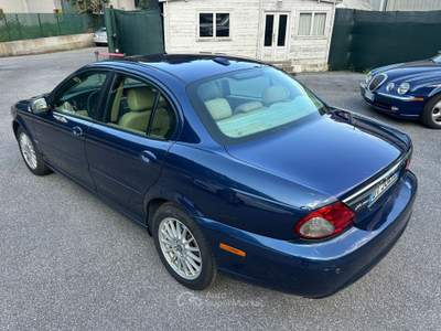 Jaguar X-Type JAGUAR X-TYPE 2.0 DIESEL RESTYLING Blu/Azzurro usata Roma