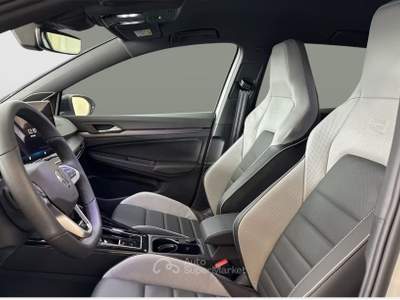 Volkswagen Golf Golf VIII 2.0 R-LINE EDITION BLACK-PACK+PELLE+CAM 150cv Bianco usata Roma