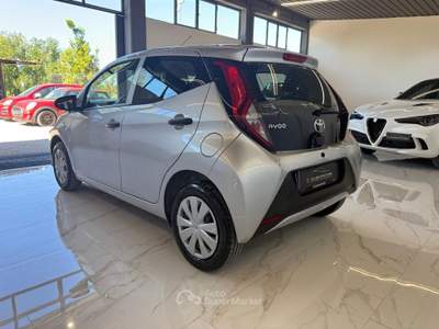 Toyota Aygo Connect 1.0 VVT-i 72 CV 5 porte x-play Grigio usata Latina