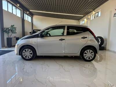 Toyota Aygo Connect 1.0 VVT-i 72 CV 5 porte x-play Grigio usata Latina
