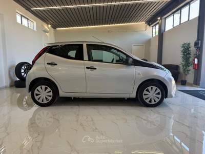 Toyota Aygo Connect 1.0 VVT-i 72 CV 5 porte x-play Grigio usata Latina