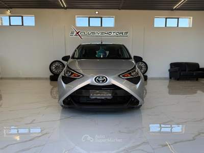 Toyota Aygo Connect 1.0 VVT-i 72 CV 5 porte x-play Grigio usata Latina