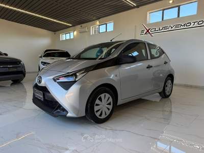 Toyota Aygo Connect 1.0 VVT-i 72 CV 5 porte x-play Grigio usata Latina