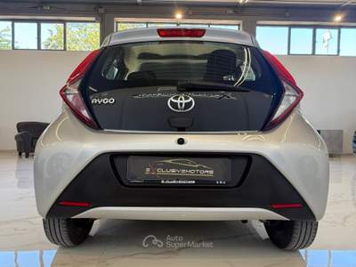 Toyota Aygo Connect 1.0 VVT-i 72 CV 5 porte x-play Grigio usata Latina
