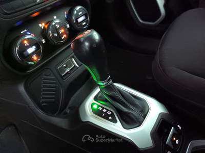 Jeep Renegade Renegade 1.6 Mjet 120 CV CAMBIO AUTOMATICO Bianco usata Giugliano in Campania