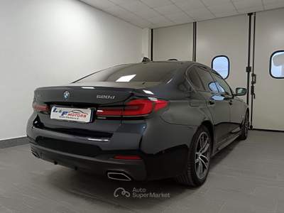 BMW Serie 5 520d 520d aut M Sport xDrive Nero usata Giugliano in Campania