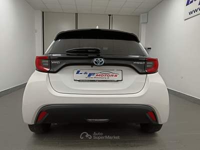 Toyota Yaris 1.5 Hybrid 5 porte  TAGLIANDI CASA MADRE Bianco usata Giugliano in Campania