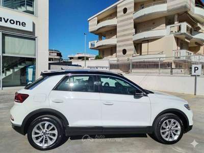 Volkswagen T-Roc 1.5 tsi Style dsg 150 CV -Telecamera-Keyless- Bianco usata Francavilla al Mare