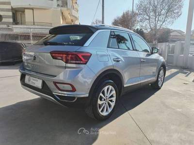 Volkswagen T-Roc 1.5 tsi Style dsg 150 CV -Telecamera-Keyless- Grigio usata Francavilla al Mare