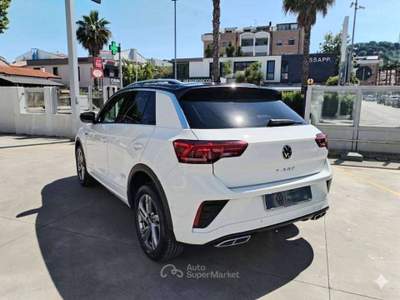 Volkswagen T-Roc 1.5 tsi R-Line 150 CV -Telecamera-Keyless-Tech Pack-IQ Drive Pack- Bianco usata Francavilla al Mare