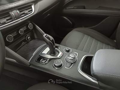 Alfa Romeo Stelvio 190 CV Q4 CAMBIO AUTOMATICO - RETRO CAMERA  - NAV Bianco usata Giugliano in Campania
