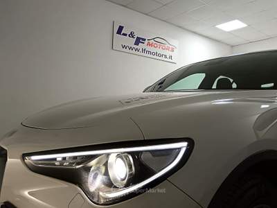 Alfa Romeo Stelvio 190 CV Q4 CAMBIO AUTOMATICO - RETRO CAMERA  - NAV Bianco usata Giugliano in Campania