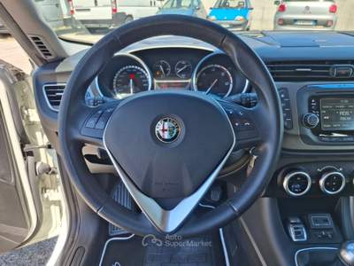 Alfa Romeo Giulietta 1.6 JTDm Distinctive Bianco usata CASTELLALTO