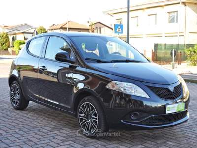 Lancia Ypsilon 1.3 MJT 16V 95 CV 5 porte S&S Gold Nero usata Saonara