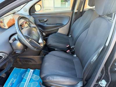 Lancia Ypsilon 1.3 MJT 16V 95 CV 5 porte S&S Gold Nero usata Saonara