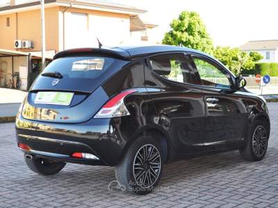 Lancia Ypsilon 1.3 MJT 16V 95 CV 5 porte S&S Gold Nero usata Saonara