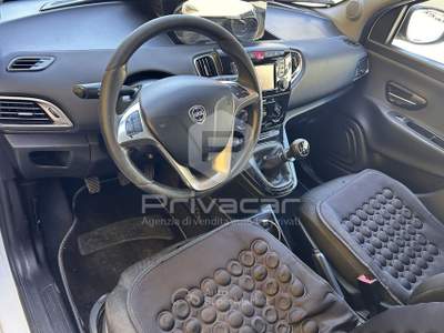Lancia Ypsilon LANCIA Ypsilon 1.2 69 CV 5 porte GPL Ecochic Gold Bianco usata Montesilvano