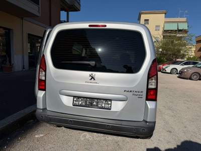 Peugeot Partner Partner Tepee 1.6 e-hdi Active (premium) s Argento usata Aprilia