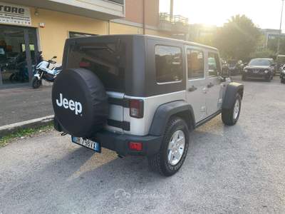 Jeep Wrangler Wrangler III 2007 Unlimited Unlimited 2.8 crd Rubicon auto dpf Argento usata Aprilia