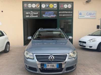 Volkswagen Passat DPF Var. Highline cv 17 Blu/Azzurro usata Termoli