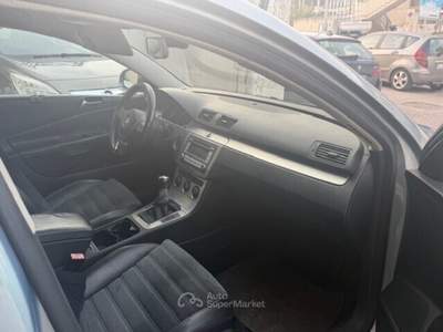 Volkswagen Passat DPF Var. Highline cv 17 Blu/Azzurro usata Termoli