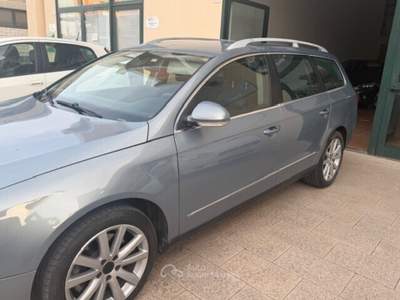 Volkswagen Passat DPF Var. Highline cv 17 Blu/Azzurro usata Termoli