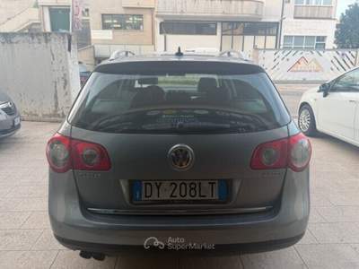 Volkswagen Passat DPF Var. Highline cv 17 Blu/Azzurro usata Termoli