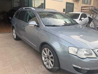 Volkswagen Passat DPF Var. Highline cv 17 Blu/Azzurro usata Termoli