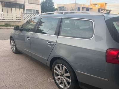 Volkswagen Passat DPF Var. Highline cv 17 Blu/Azzurro usata Termoli