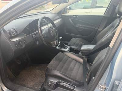 Volkswagen Passat DPF Var. Highline cv 17 Blu/Azzurro usata Termoli