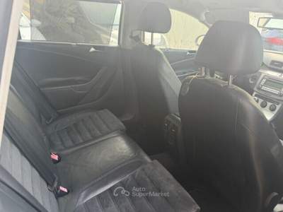 Volkswagen Passat DPF Var. Highline cv 17 Blu/Azzurro usata Termoli