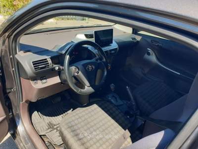 Toyota iQ 1.3 Executive Grigio usata Taranto
