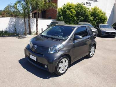 Toyota iQ 1.3 Executive Grigio usata Taranto