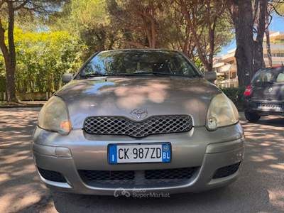 Toyota Yaris neopatentati Argento usata Riccione