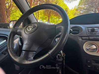 Toyota Yaris neopatentati Argento usata Riccione