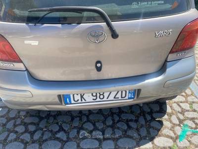 Toyota Yaris CONSUMI BASSISSIMI!!! Argento usata Riccione