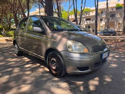 Toyota Yaris neopatentati Argento usata Riccione
