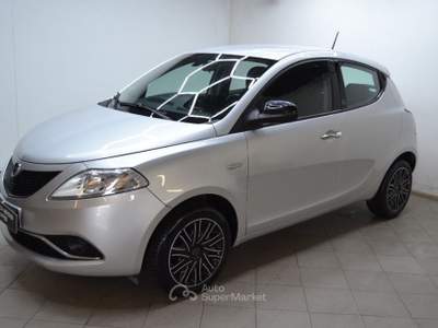 Lancia Ypsilon 1.0 FireFly 5 porte S&S Hybrid Ecochic Gold Argento usata Rovigo