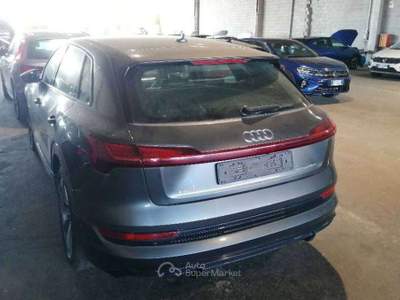Audi e-tron e-tron 50 S line Edition quattro cvt - GB601EZ Grigio usata Basiliano