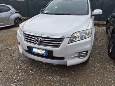 Toyota RAV4 Rav4 III 2010 Crossover RAV4 Crossover 2.2 d-4d Exclusive 150cv Bianco usata Scandicci
