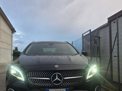Mercedes-Benz GLA Tenuta sempre in box. No fumatori.  Con nuovi restailin Nero usata Urbana