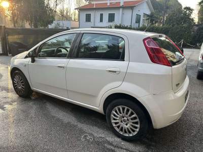 Fiat Grande Punto 5p 1.4 Dynamic Natural Power Bianco usata Riccione