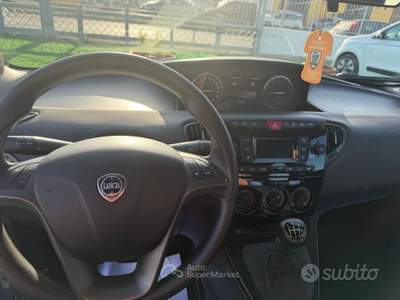 Lancia Ypsilon S&S Hybrid Blu/Azzurro usata Giugliano in Campania