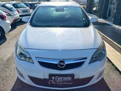 Opel Astra 1.4 100CV 5 porte Cosmo Bianco usata Tarcento