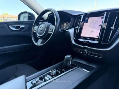 Volvo XC60 B4 (d) AWD Geartronic Momentum Pro/TETTO APRIBILE Nero usata Santa Maria di Sala