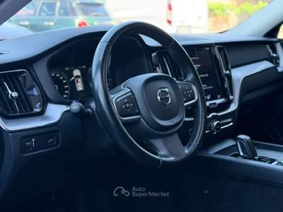Volvo XC60 B4 (d) AWD Geartronic Momentum Pro/TETTO APRIBILE Nero usata Santa Maria di Sala
