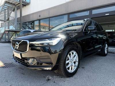 Volvo XC60 B4 (d) AWD Geartronic Momentum Pro/TETTO APRIBILE Nero usata Santa Maria di Sala