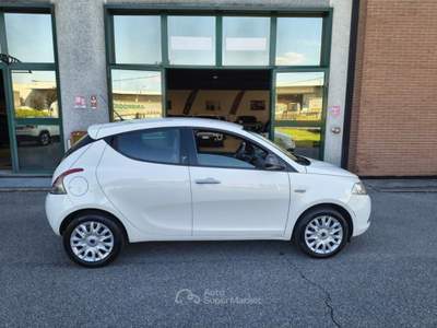 Lancia Ypsilon 1.2 69 CV 5 porte Silver NEOPATENTATI Bianco usata Gallarate