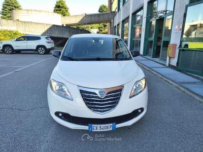 Lancia Ypsilon 1.2 69 CV 5 porte Silver NEOPATENTATI Bianco usata Gallarate