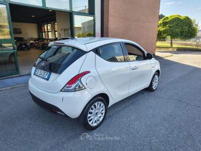 Lancia Ypsilon 1.2 69 CV 5 porte Silver NEOPATENTATI Bianco usata Gallarate